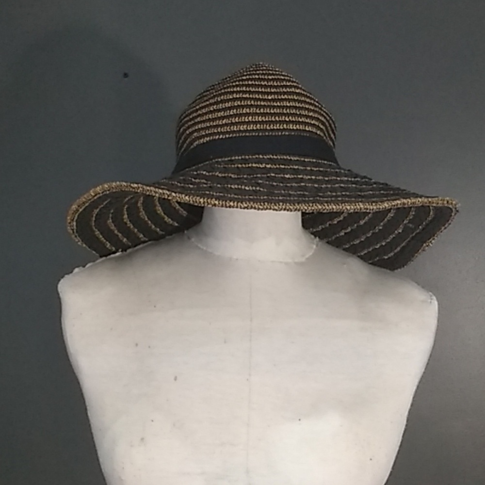 Wide brim sunhat
